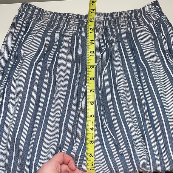 American Eagle Blue & White Striped High Rise Casual Crop Pants Medium Women’s - Picture 8 of 12